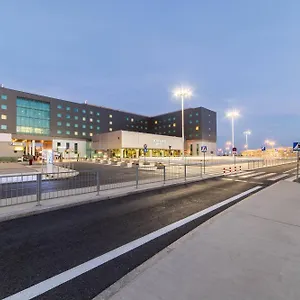 Courtyard By Marriott Airport Hotel Warschau